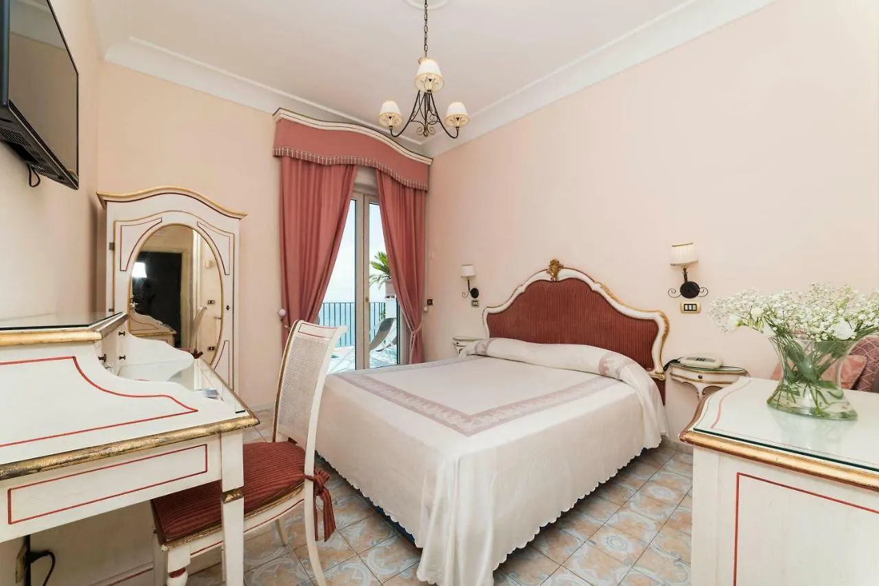 Hotel Il Nido Amalfi 3*,